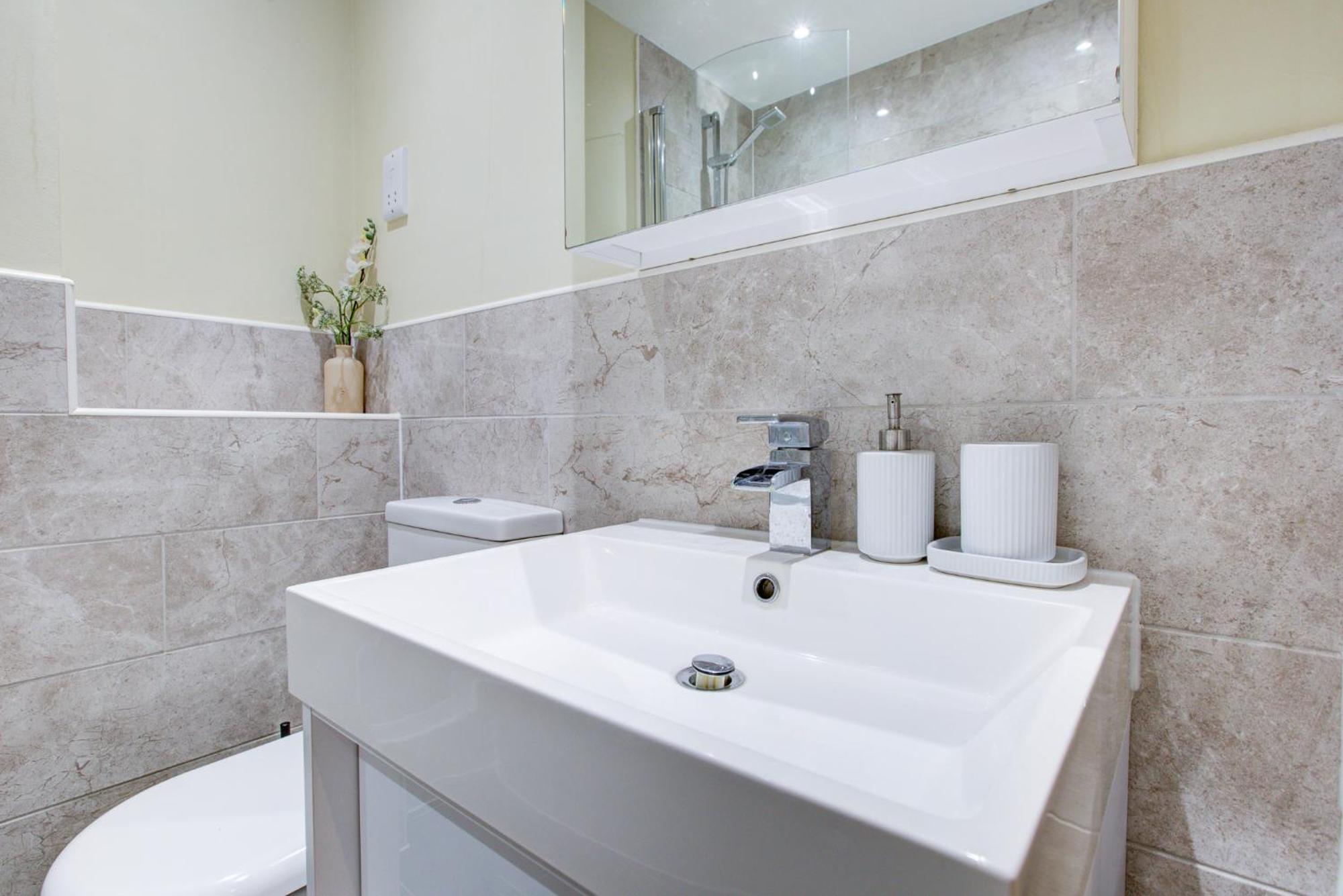 Spacious & Modern 2 Bed Sleeps 5 In Walthamstow London Exterior photo